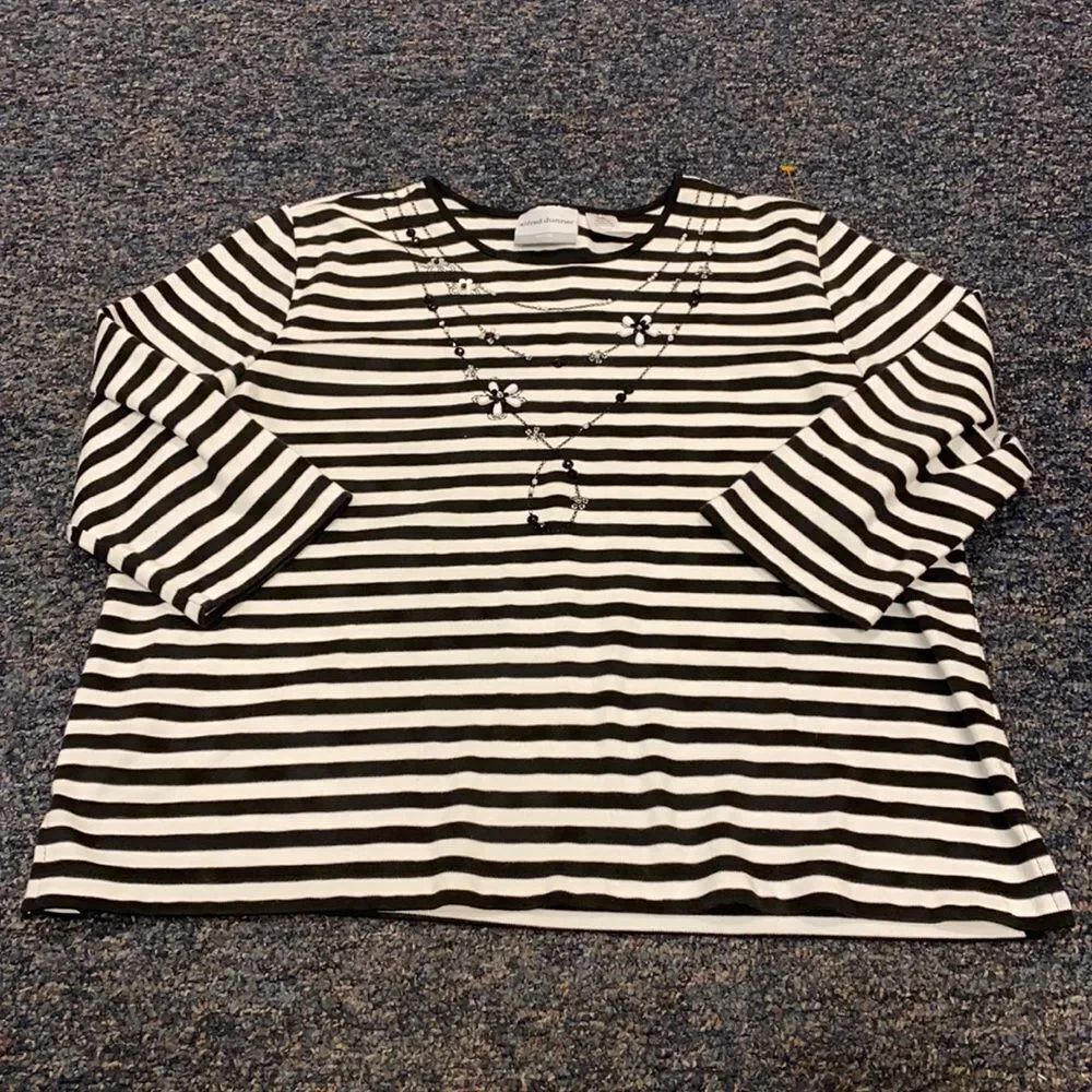 Alfred Dunner Sequenced Black and White Top sz. XL